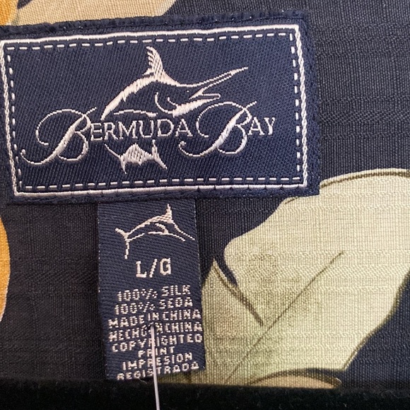 Y2k SILK Hawaiian Shirt - Picture 2 of 3